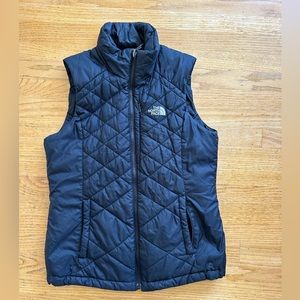Women’s Small Black North Face Puffer Vest
